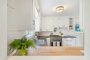 Choosing Kitchen Countertops West Coast for Indoor-Outdoor Living Spaces